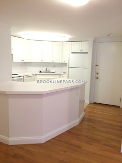 Brookline, $3,305/mo