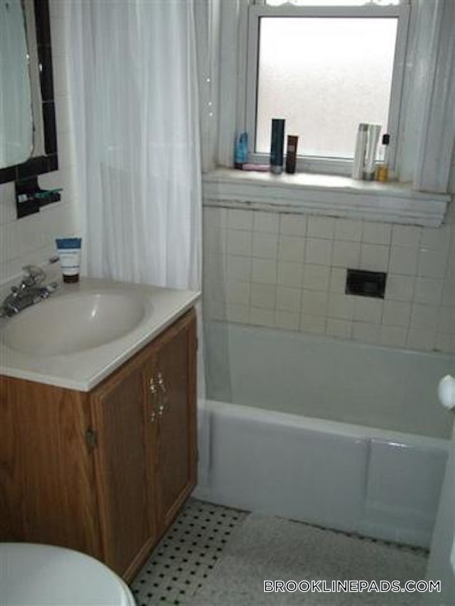 Brookline - $2,200 /mo