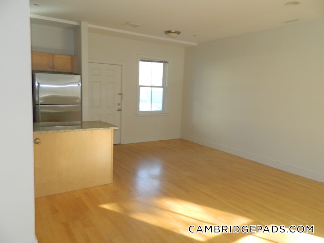 Cambridge - $3,900 /mo