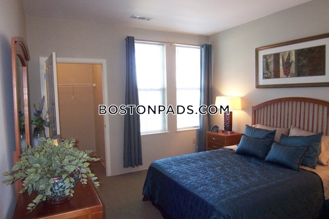 Lynnfield - $3,126 /mo