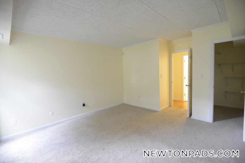 Newton - $2,600 /month