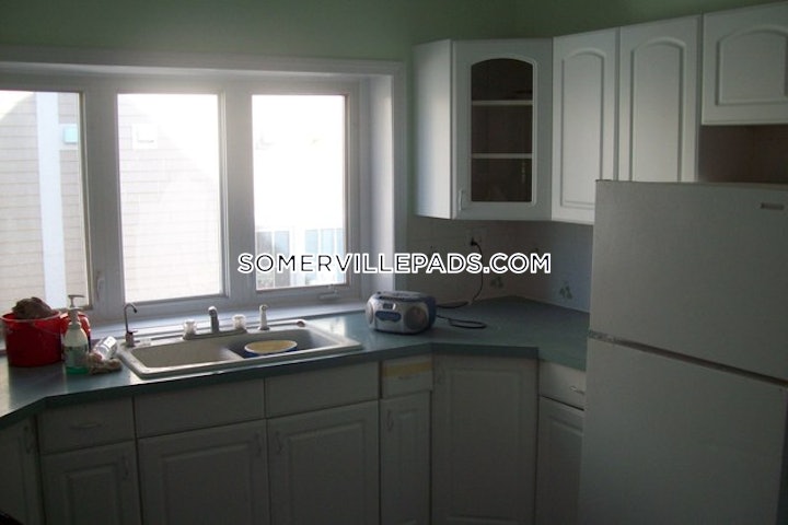 somerville-apartment-for-rent-3-bedrooms-1-bath-winter-hill-3500-4629352 