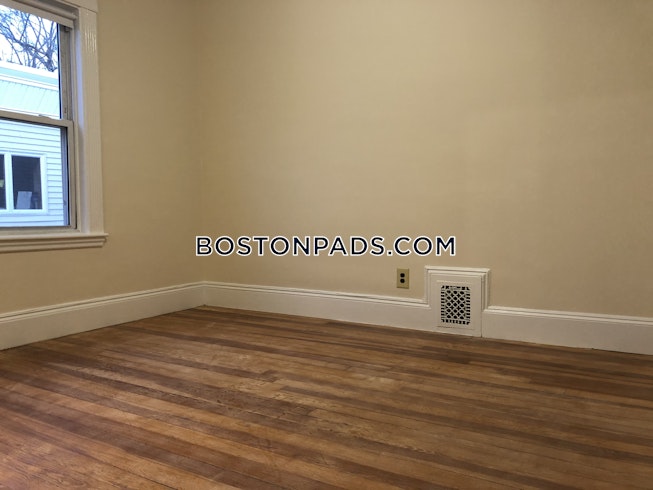 Boston - $2,500 /mo