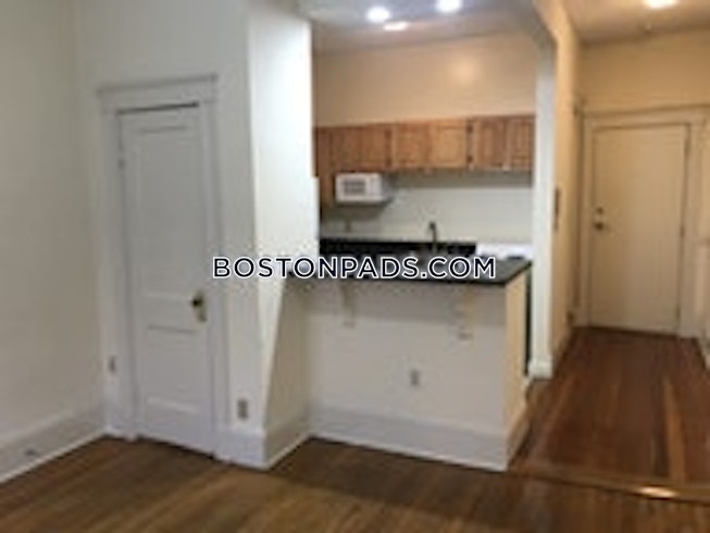 Boston - $2,100 /mo