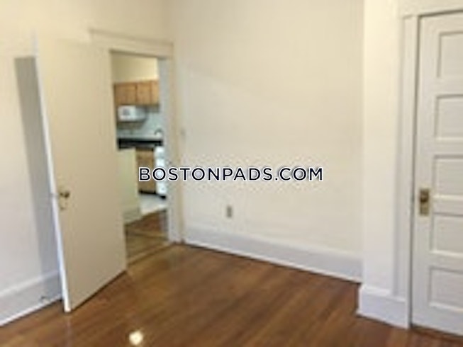 Boston - $2,100 /mo