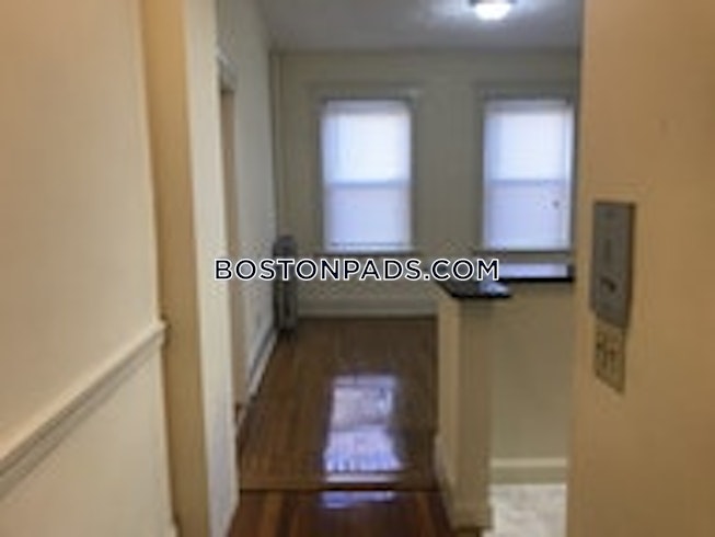 Boston - $2,100 /mo