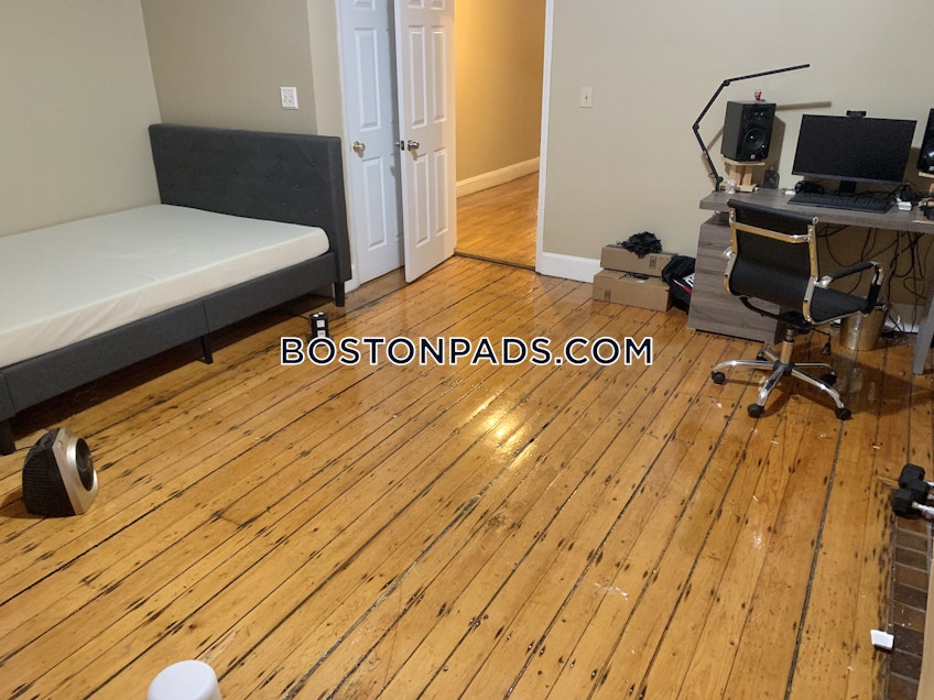 Boston - $3,630 /month
