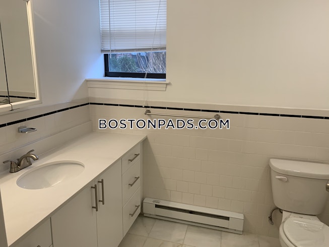 Newton - $2,400 /mo