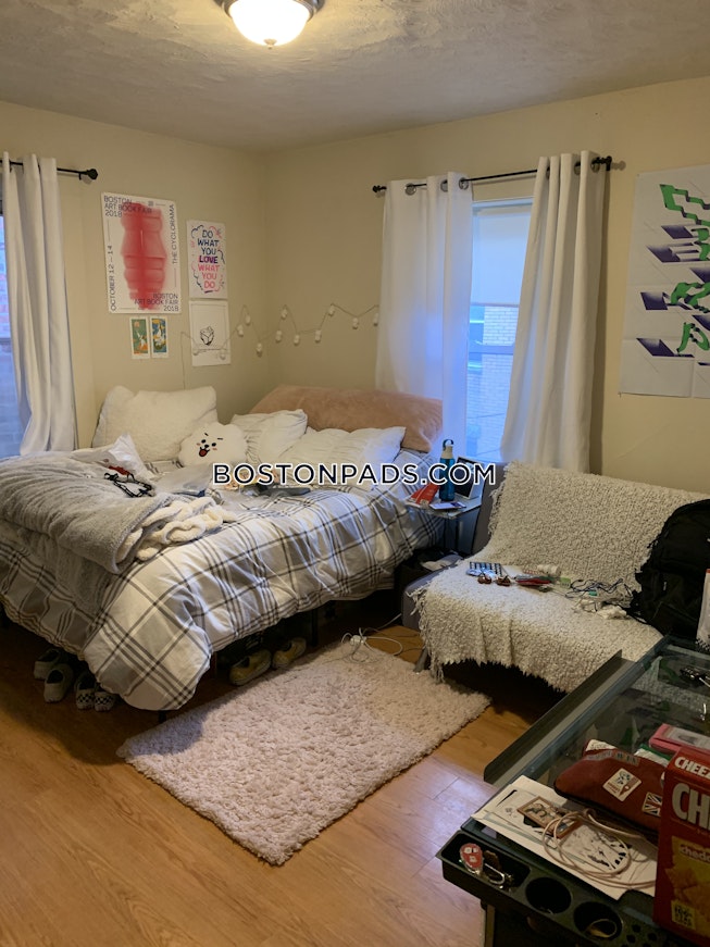 Boston - $4,600 /mo