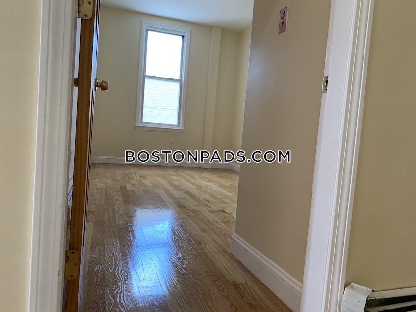 Boston - $2,600 /month