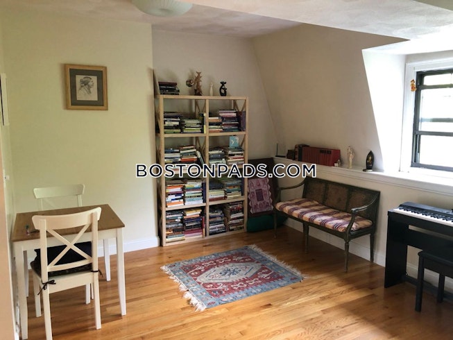 Boston - $2,450 /mo