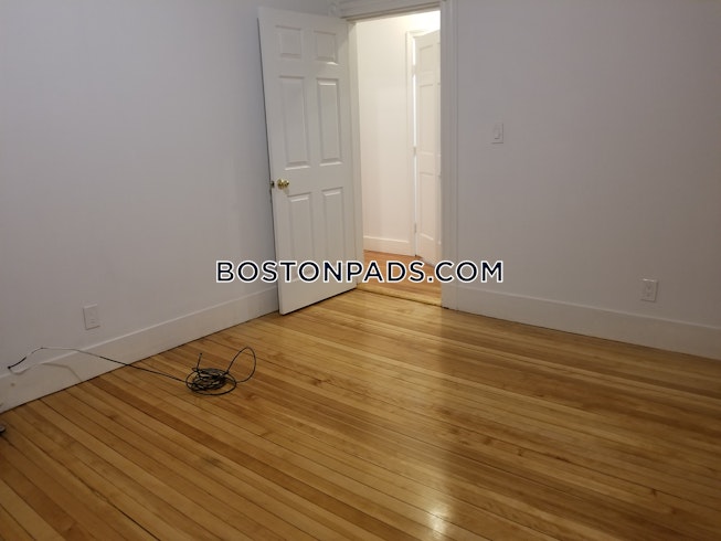 Boston - $3,000 /mo