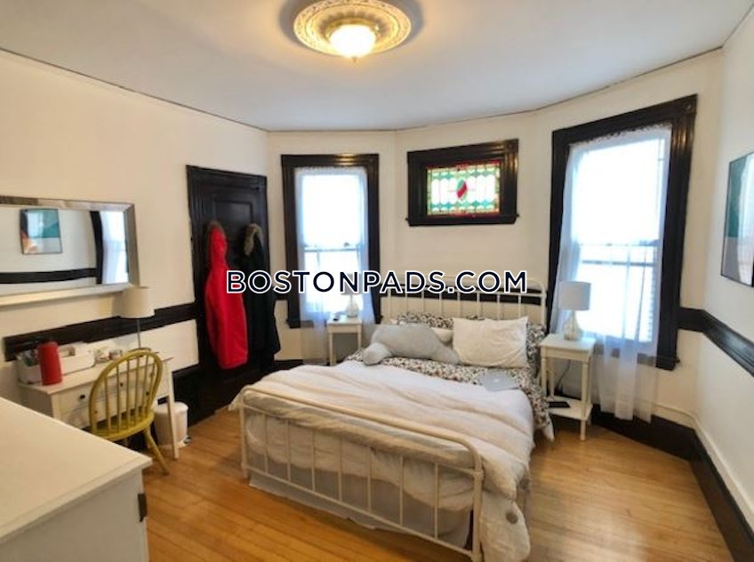 Boston - $3,200 /month