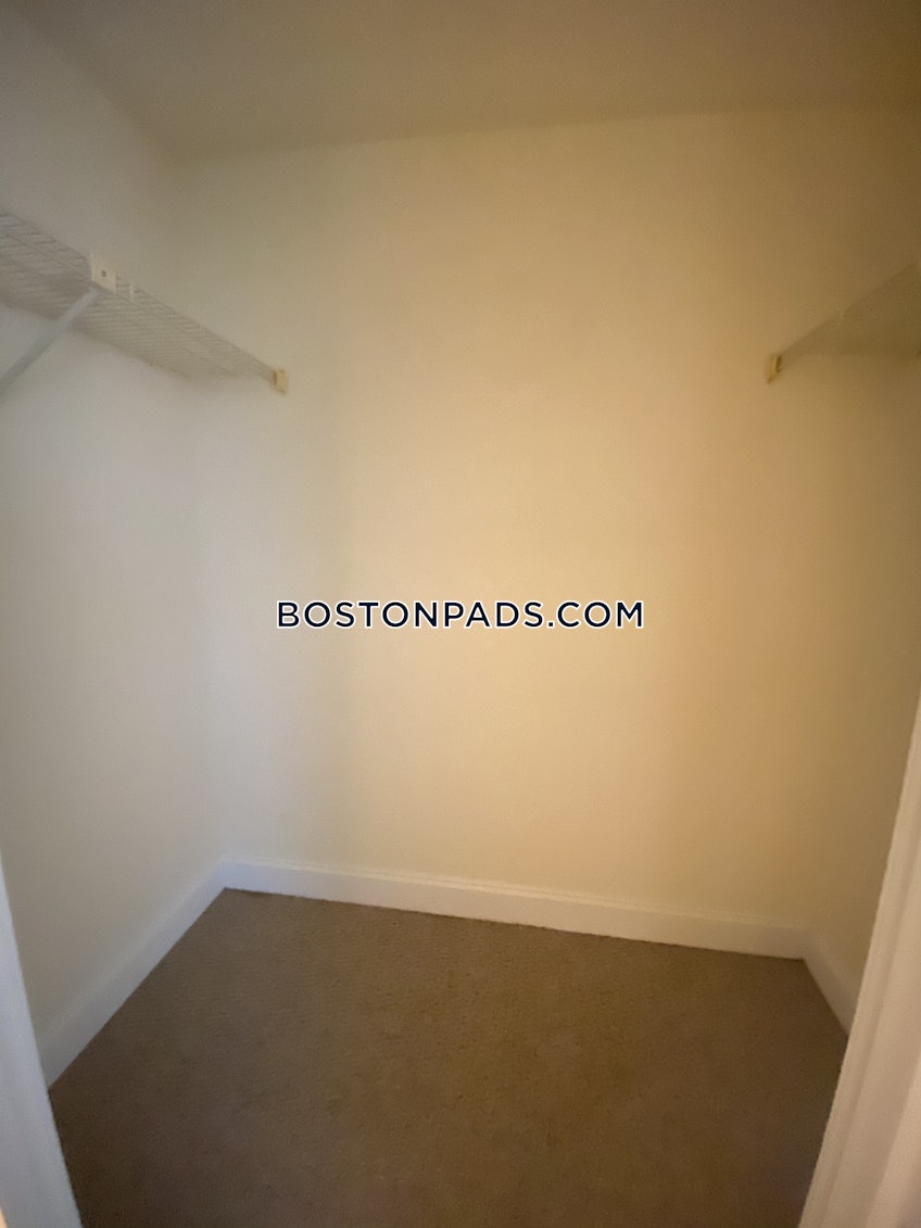 Boston - $2,600 /month