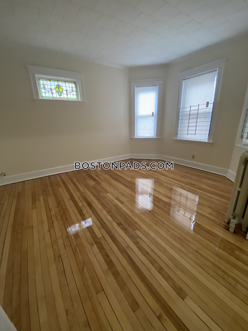 Boston - $3,900 /month