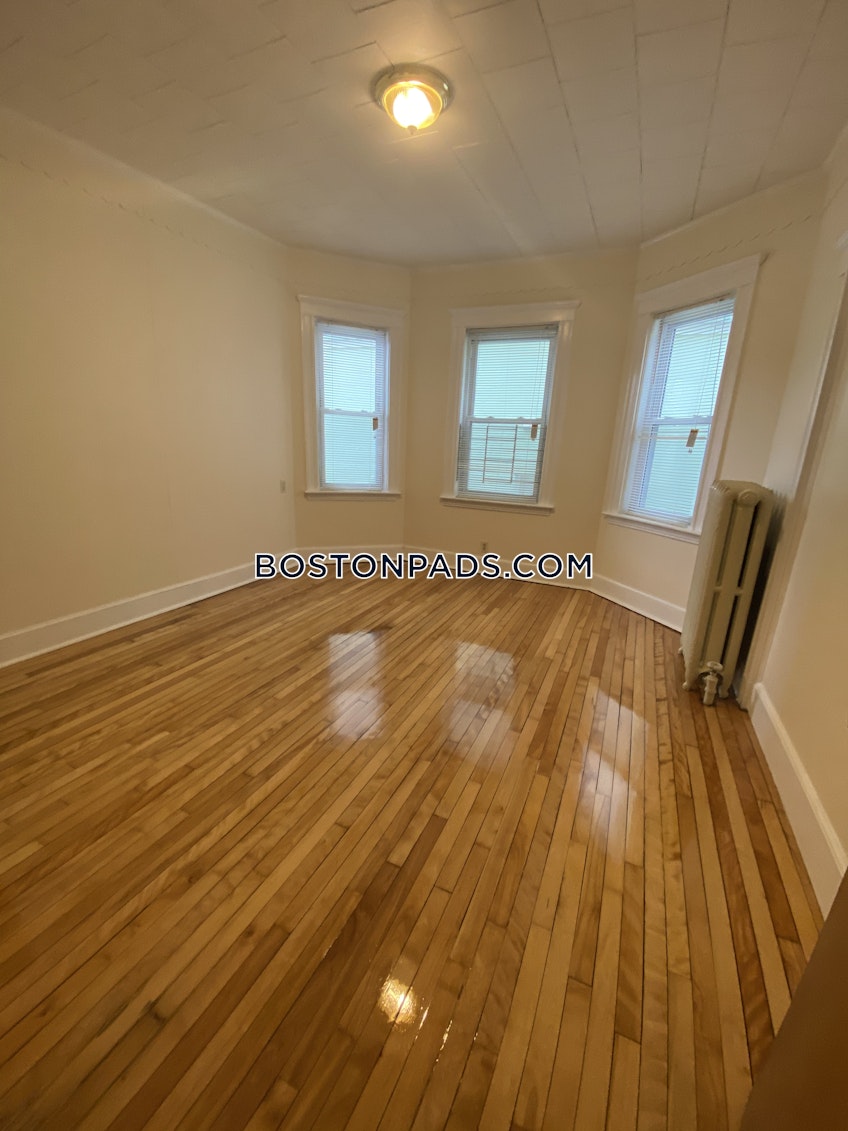 Boston - $3,900 /month