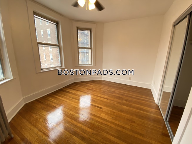 Boston - $2,300 /mo