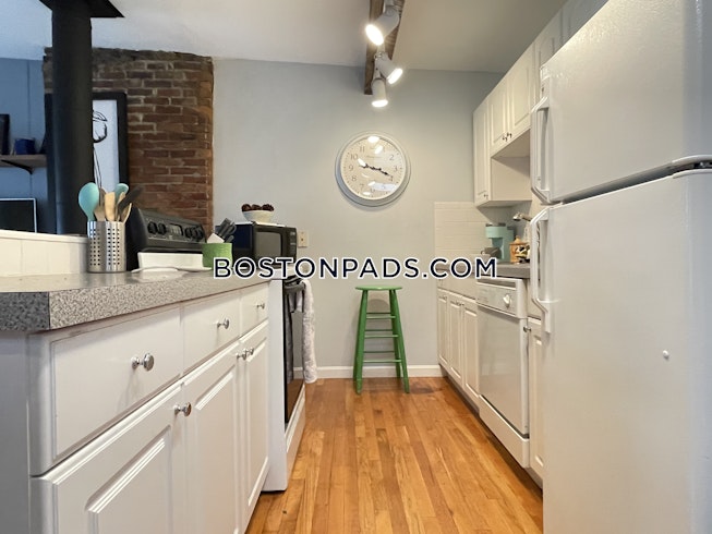 Boston - $2,600 /mo