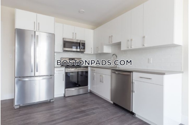 Boston - $2,900 /mo