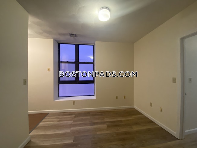 Boston - $2,450 /mo