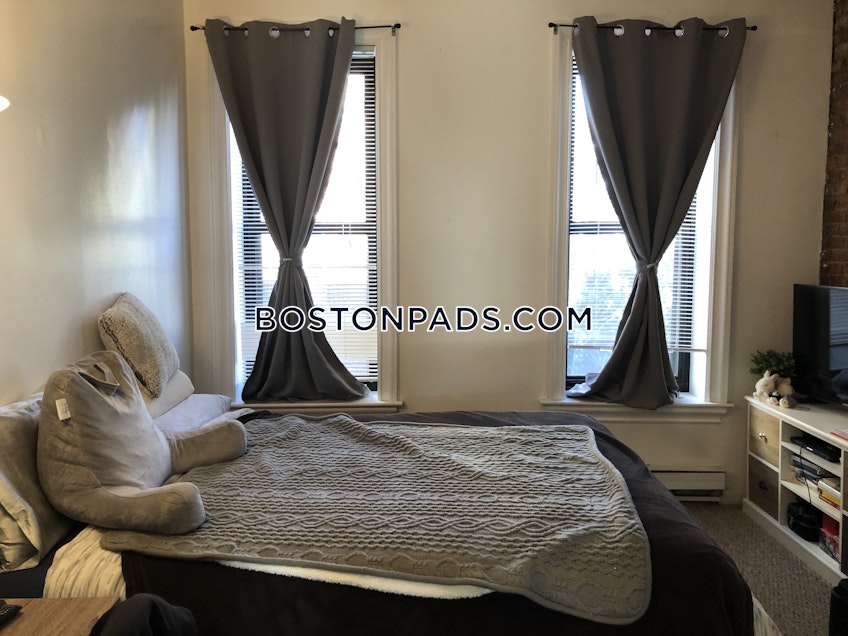 Boston - $4,350 /month