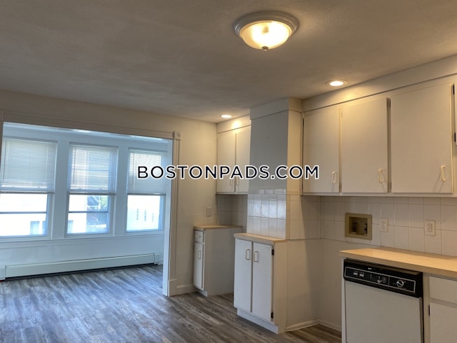 Boston - $2,400 /mo