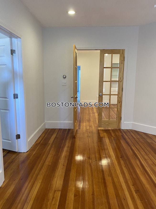 Boston - $2,400 /mo