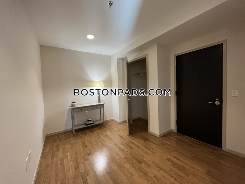 Boston - $4,520 /month