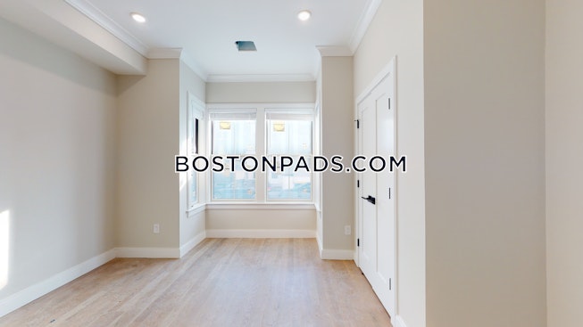 Boston - $3,600 /mo