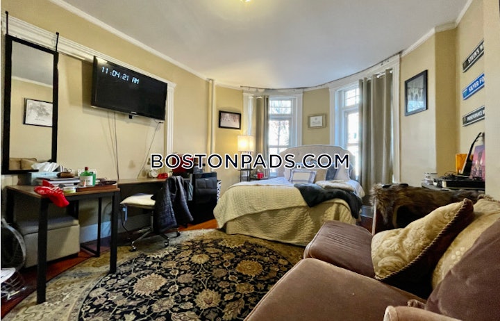 brookline-4-bed-2-bath-brookline-cleveland-circle-5100-4513930 