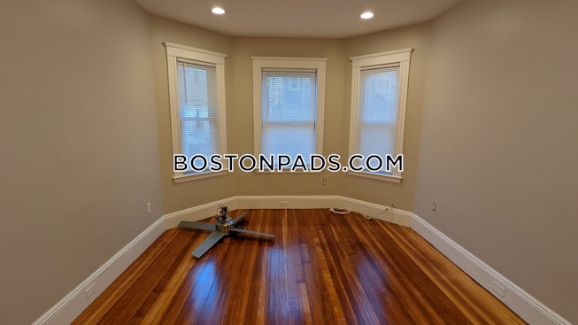 Boston - $2,900 /mo