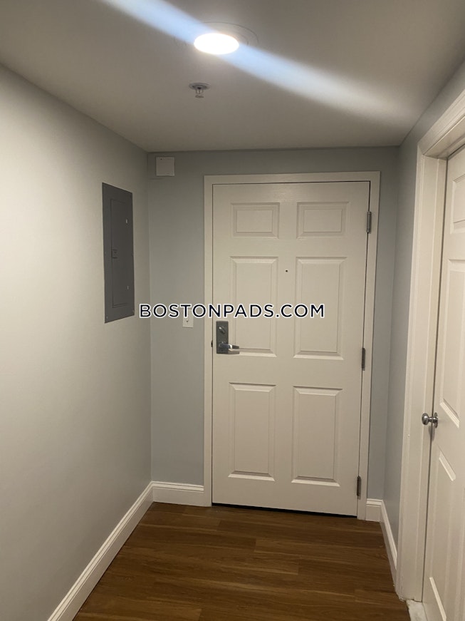 Boston - $4,001 /mo