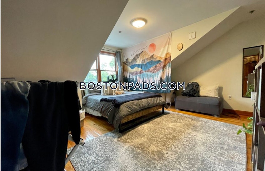 Boston - $5,200 /month