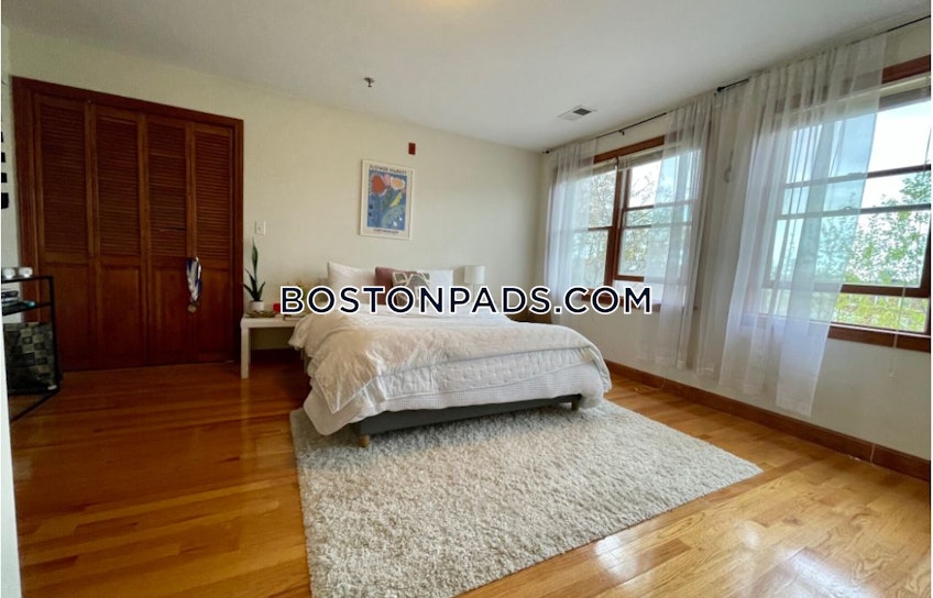 Boston - $5,200 /month