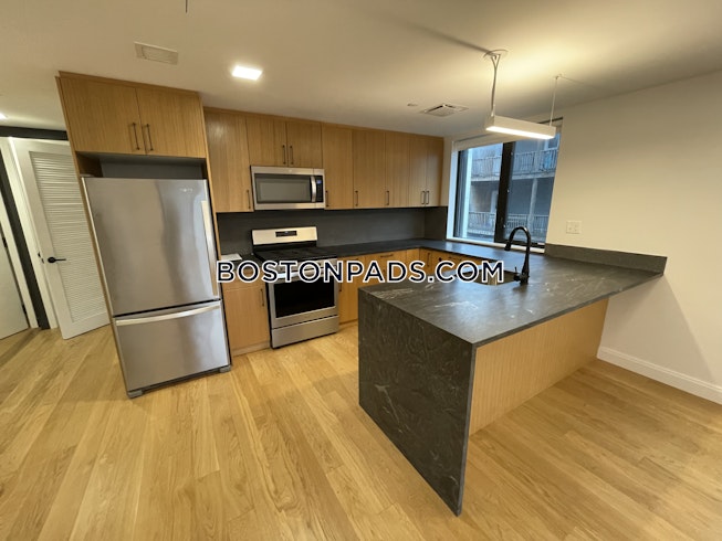 Boston - $4,900 /mo