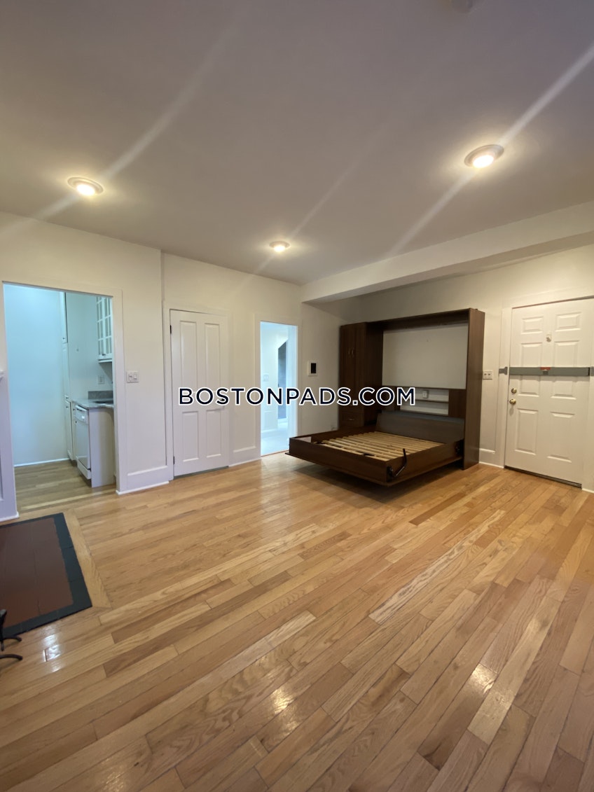 Boston - $2,300 /month