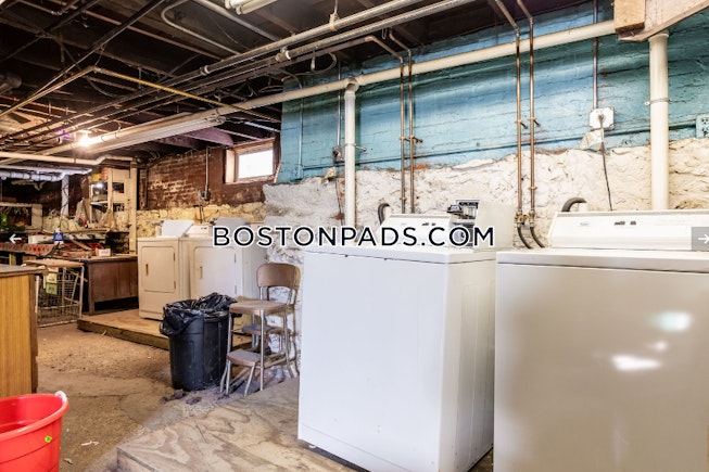 Boston - $4,600 /mo