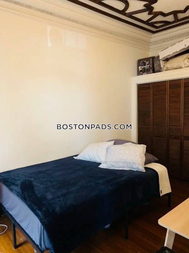 Boston - $3,260 /mo
