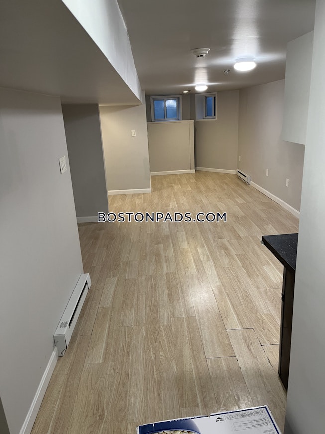 Boston - $2,500 /mo