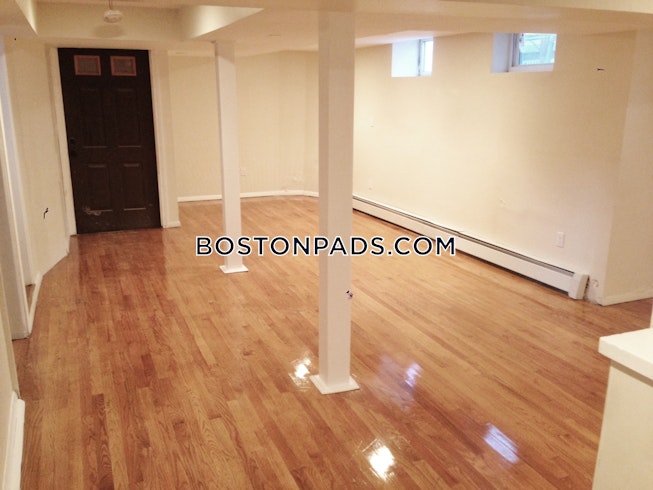 Boston - $4,200 /mo