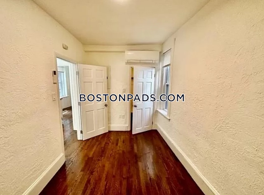 Boston - $2,525 /month
