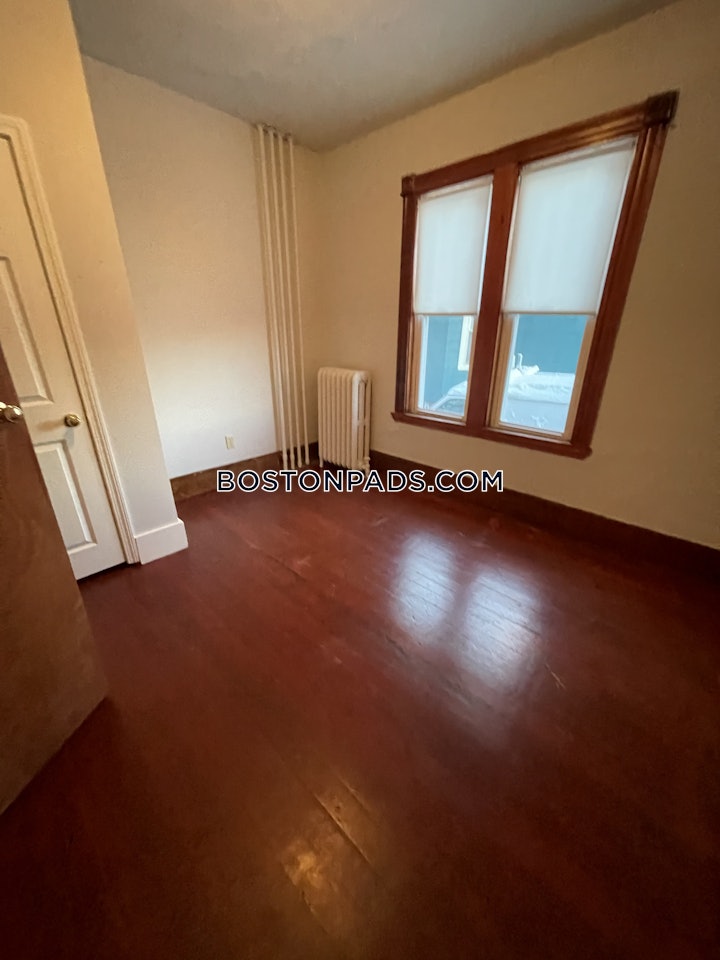 dorchester-4-bed-1-bath-available-now-on-east-cottage-in-dorchester-boston-4000-3733211 
