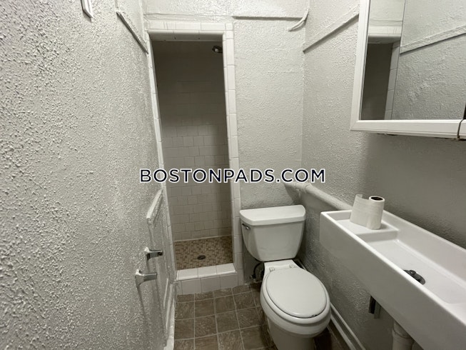 Boston - $2,600 /mo