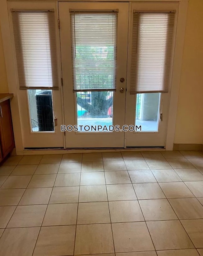 Boston - $2,975 /mo