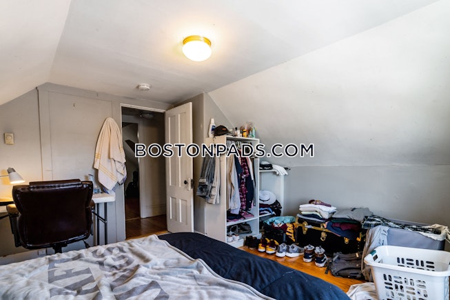 Boston - $4,600 /mo