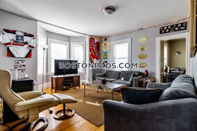 Boston - $4,600 /mo