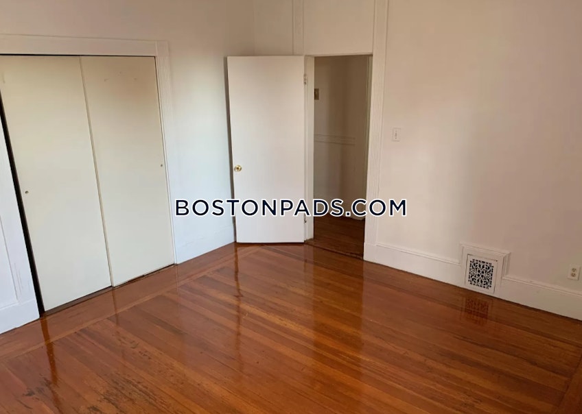 Boston - $2,600 /month