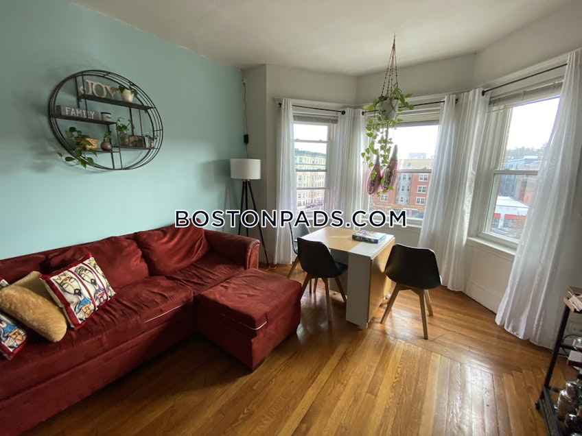 Boston - $2,700 /month