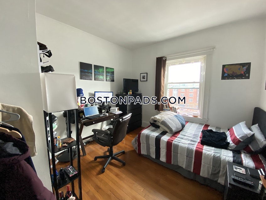 Boston - $2,700 /month