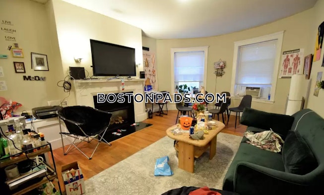 Boston - $4,600 /mo